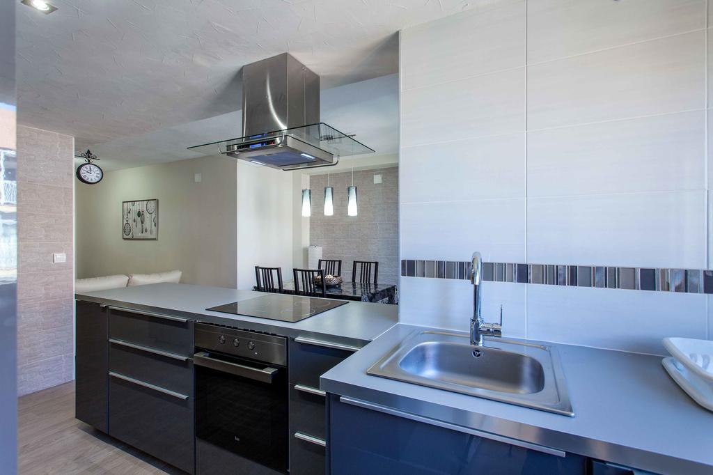 Apartment Malvarrosa Beach Cavite Валенсия Екстериор снимка